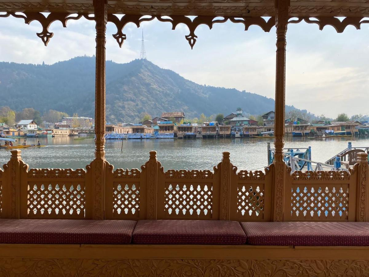 Nazneen Group Of Houseboats Srīnagar Extérieur photo