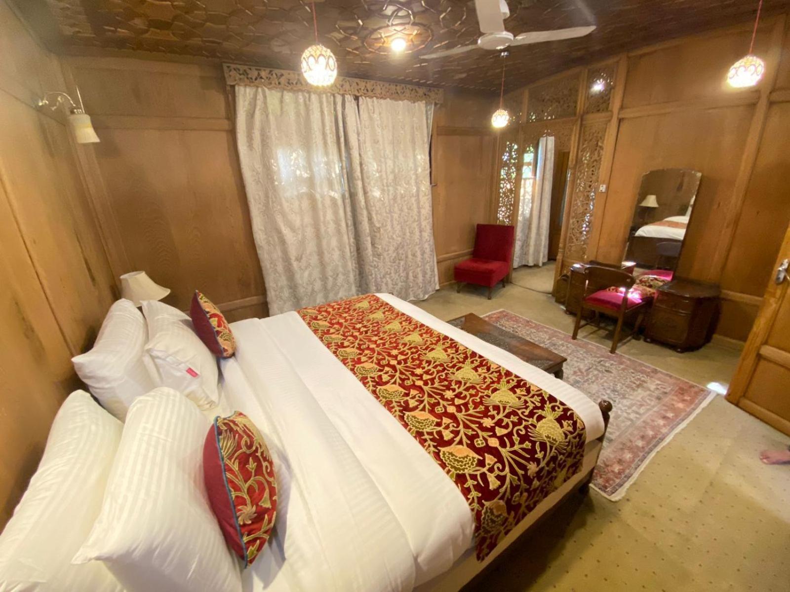 Nazneen Group Of Houseboats Srīnagar Extérieur photo