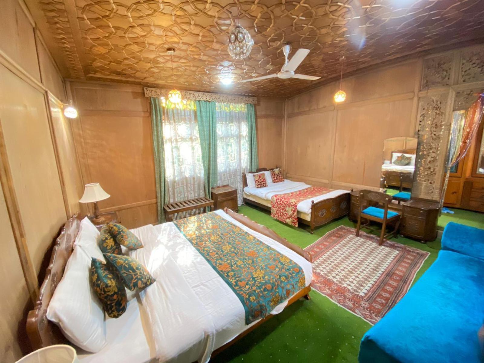 Nazneen Group Of Houseboats Srīnagar Extérieur photo