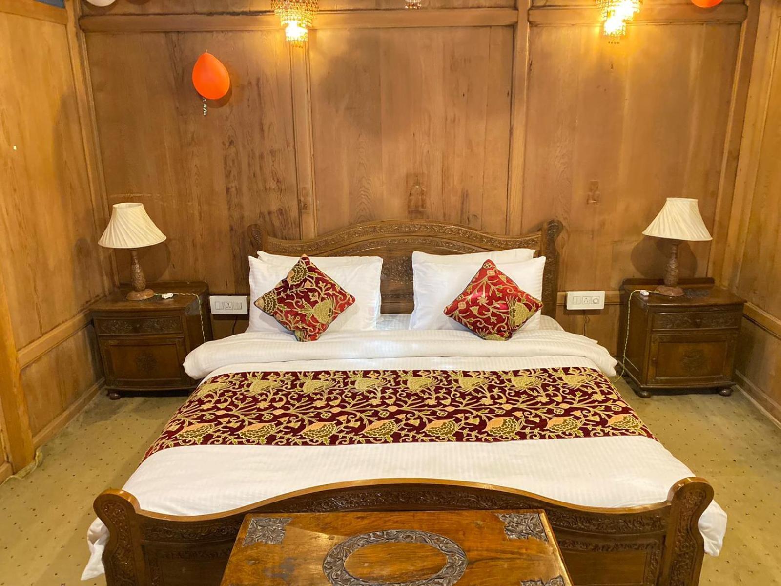 Nazneen Group Of Houseboats Srīnagar Extérieur photo