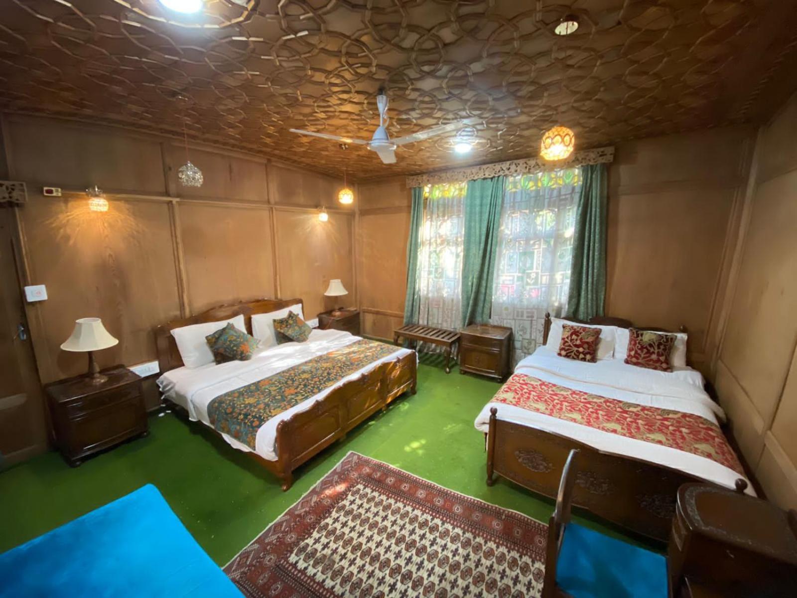 Nazneen Group Of Houseboats Srīnagar Extérieur photo