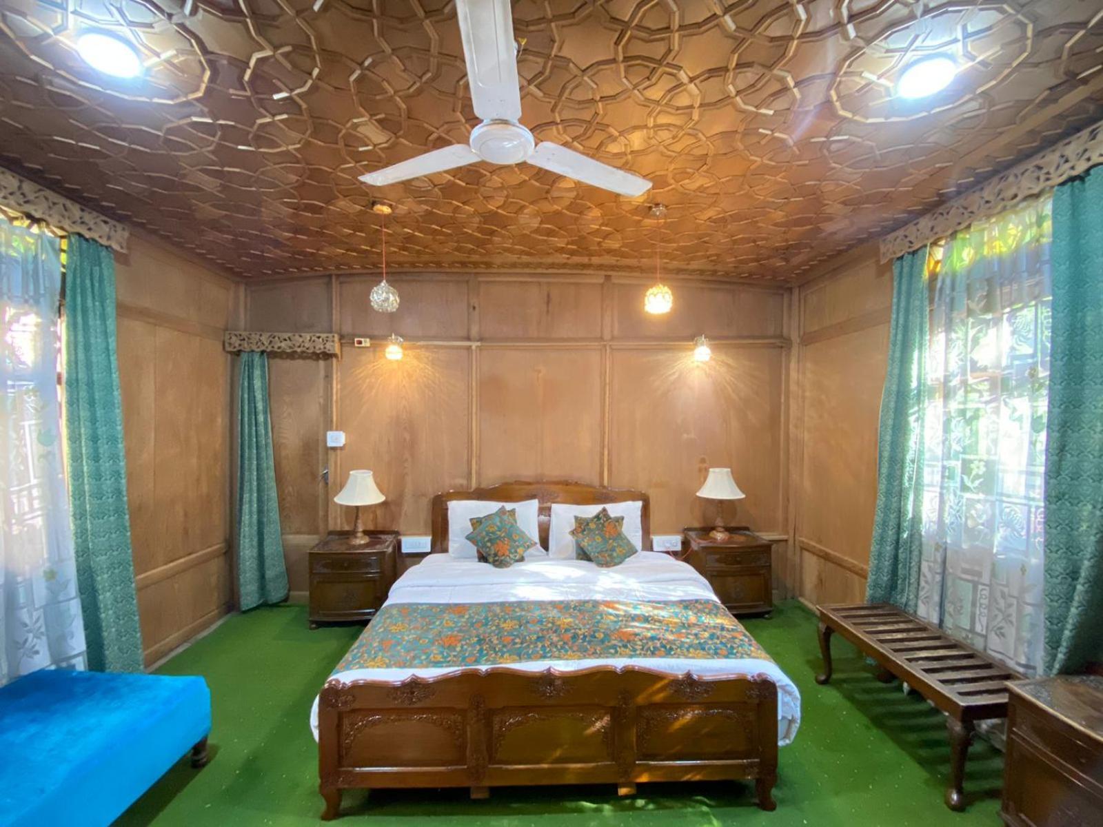 Nazneen Group Of Houseboats Srīnagar Extérieur photo