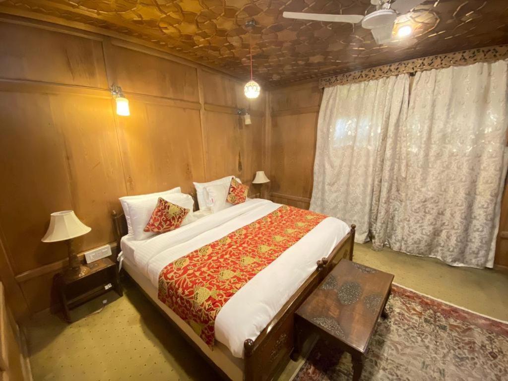 Nazneen Group Of Houseboats Srīnagar Chambre photo