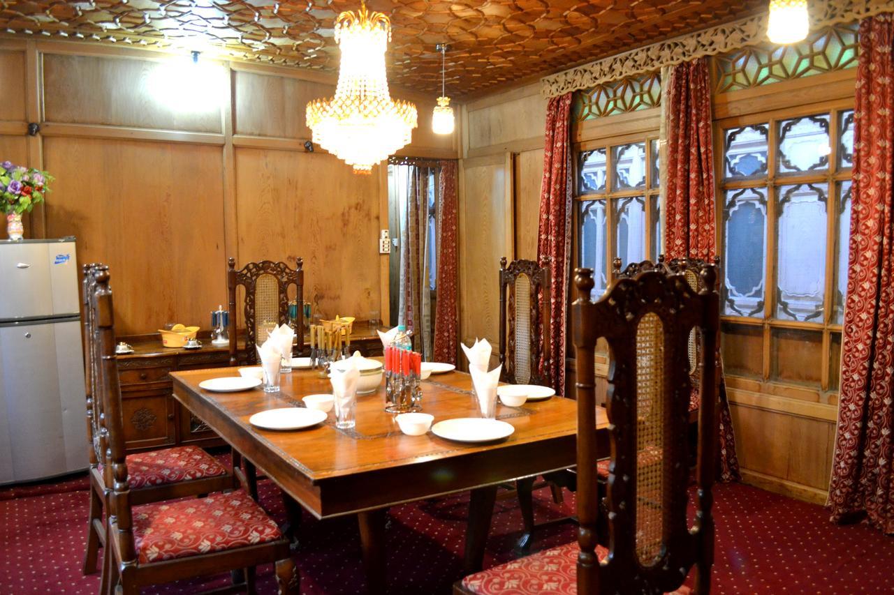 Nazneen Group Of Houseboats Srīnagar Extérieur photo